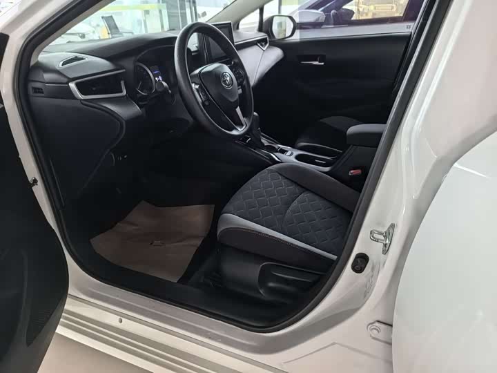 Фото 7 - Toyota Corolla