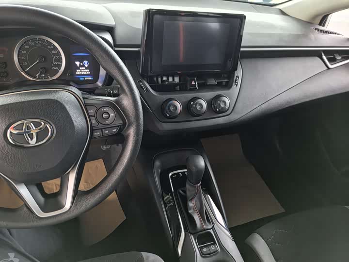 Фото 8 - Toyota Corolla