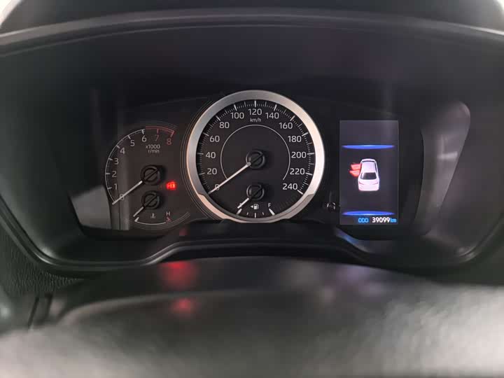 Фото 9 - Toyota Corolla