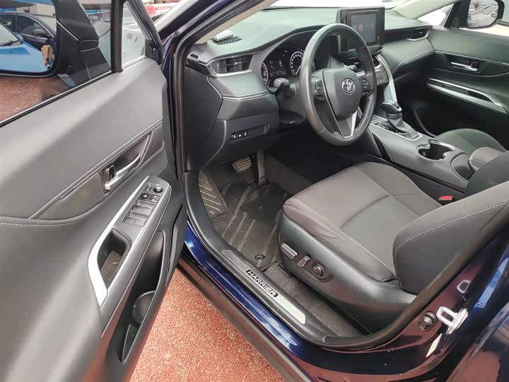 Фото 16 - Toyota Harrier