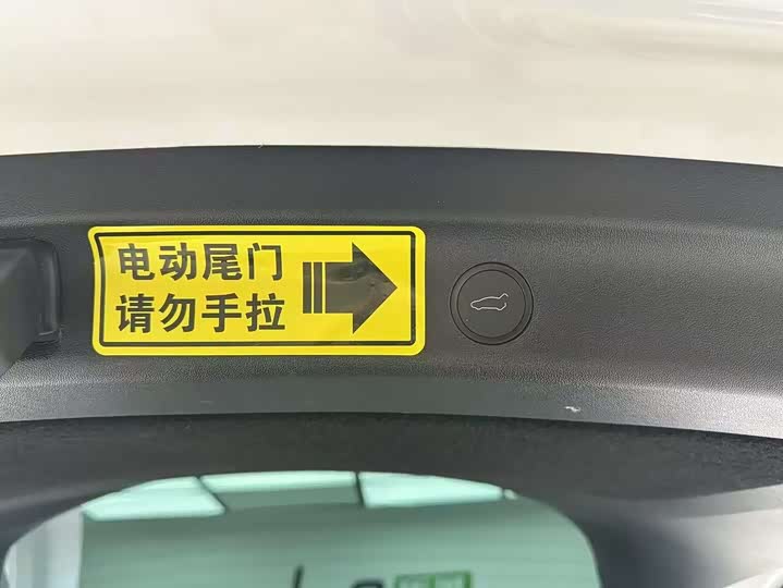 Фото 14 - Tesla Model Y