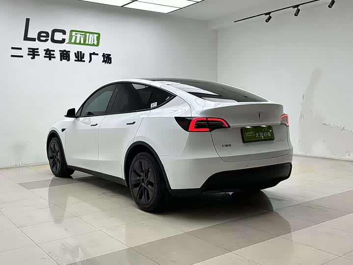 Фото 2 - Tesla Model Y