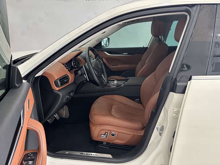 Фото 11 - Maserati Levante