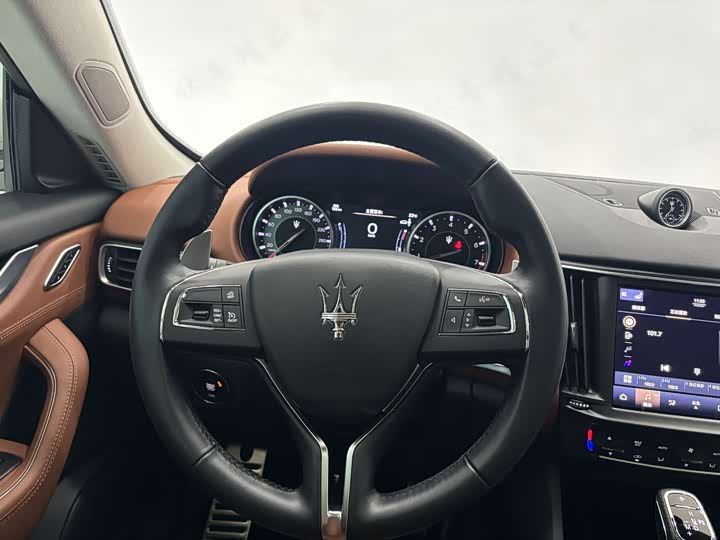 Фото 15 - Maserati Levante