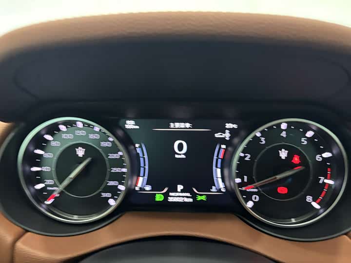 Фото 16 - Maserati Levante