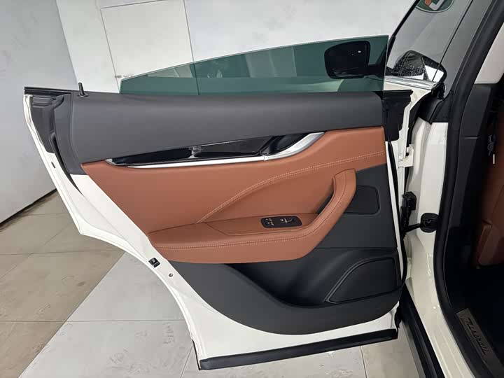 Фото 21 - Maserati Levante