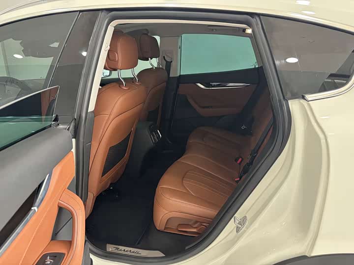 Фото 22 - Maserati Levante