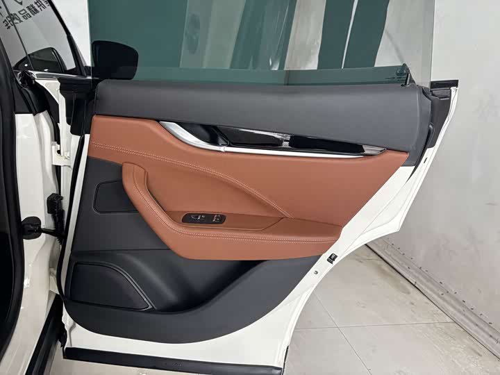 Фото 23 - Maserati Levante