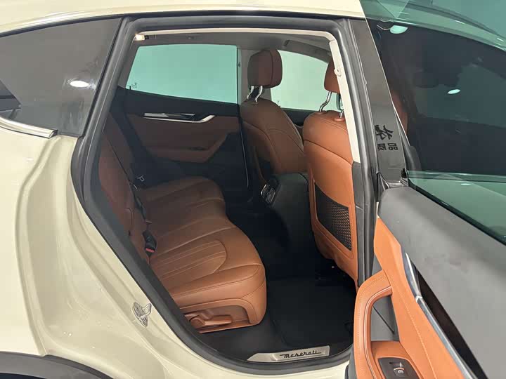 Фото 24 - Maserati Levante