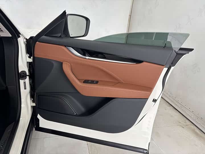 Фото 25 - Maserati Levante