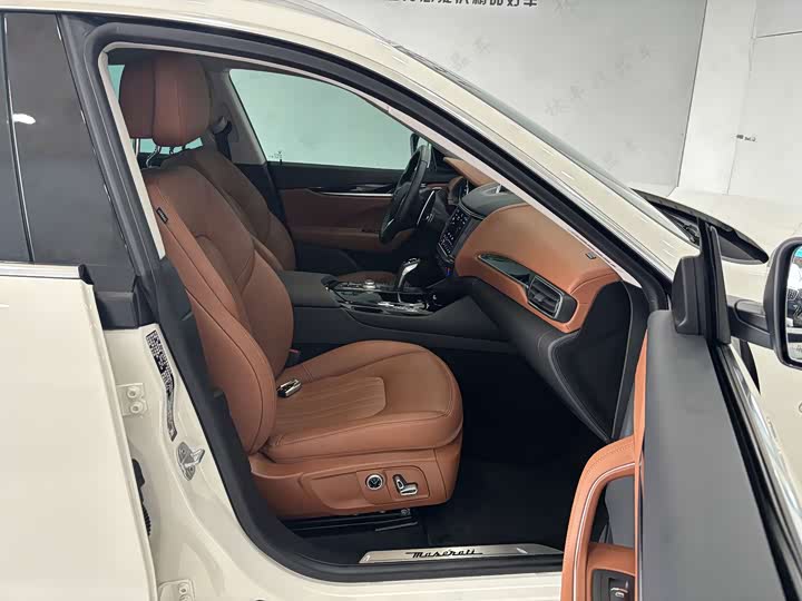 Фото 26 - Maserati Levante