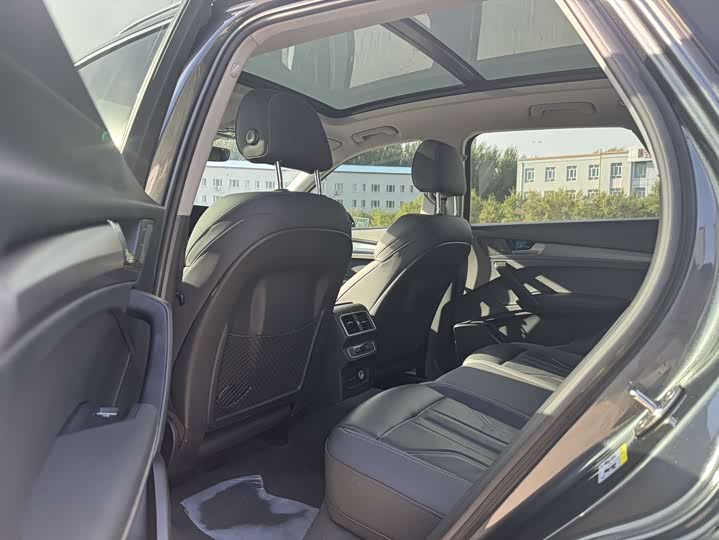 Фото 12 - Audi Q5L