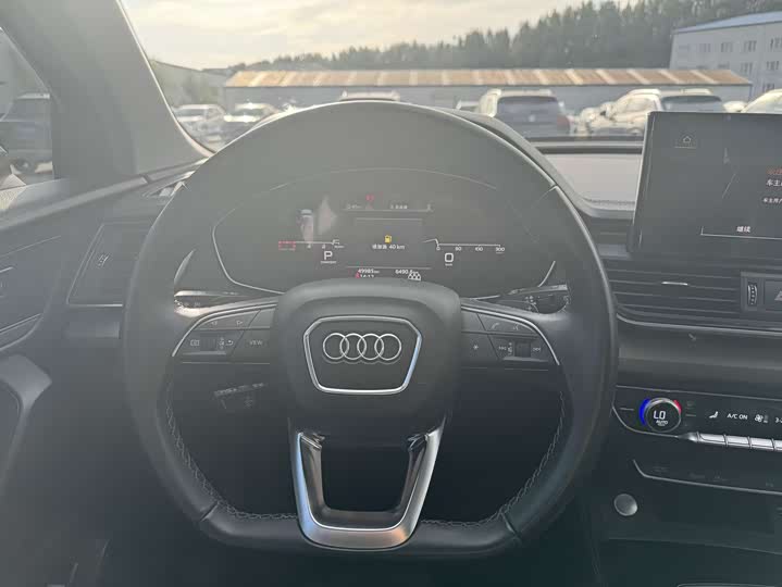 Фото 24 - Audi Q5L