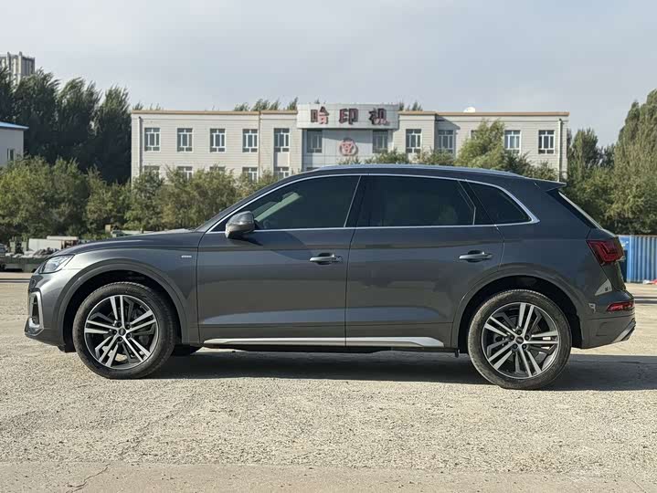 Фото 7 - Audi Q5L
