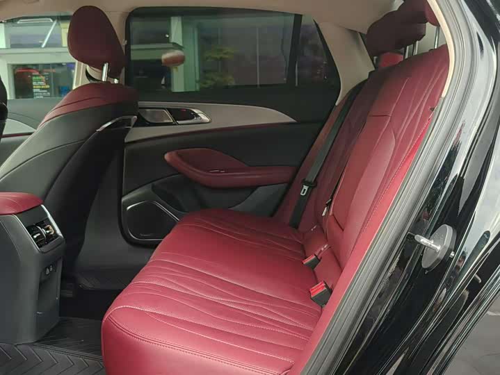 Фото 7 - Hongqi H5