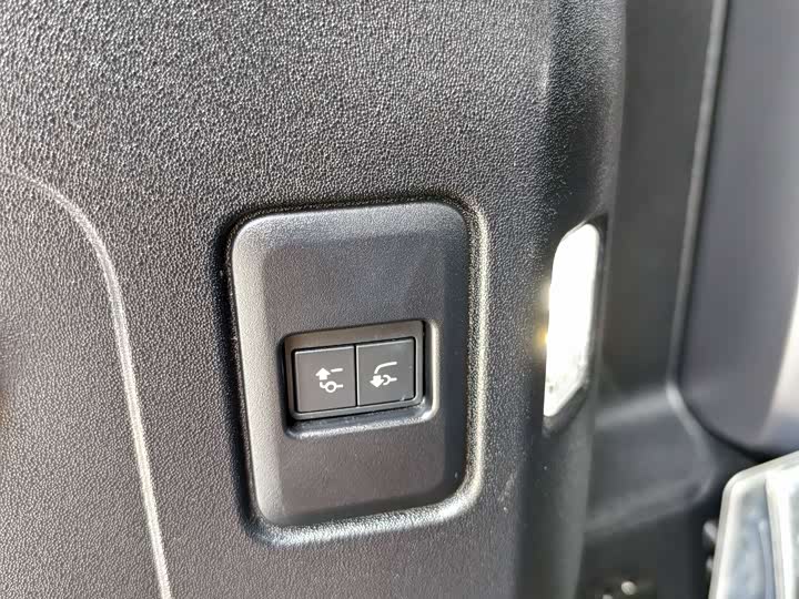 Фото 15 - Land Rover Defender