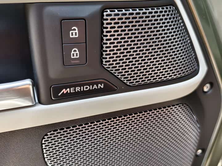 Фото 16 - Land Rover Defender