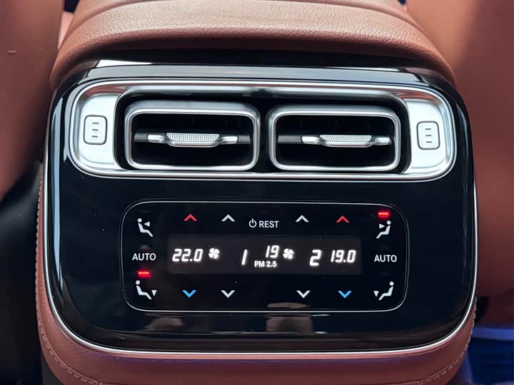 Фото 13 - Mercedes-Benz S-Class