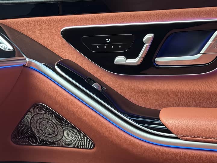 Фото 18 - Mercedes-Benz S-Class