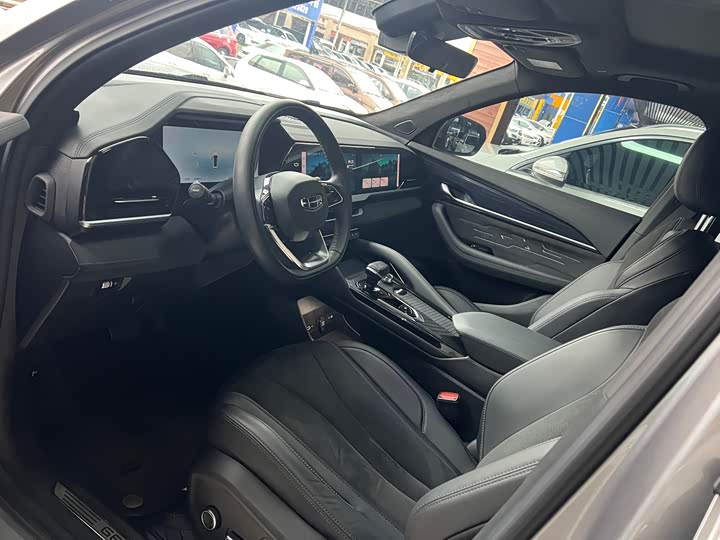 Фото 2 - Geely Monjaro