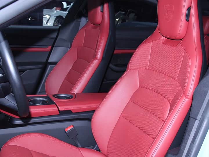 Фото 10 - Porsche Taycan