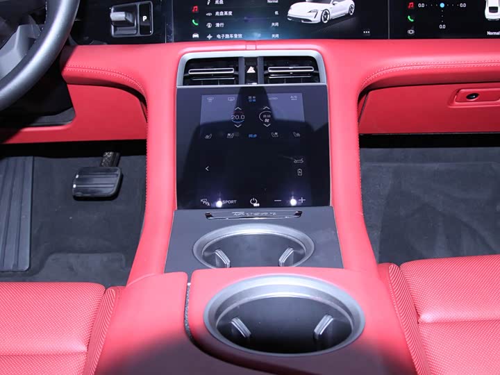 Фото 15 - Porsche Taycan