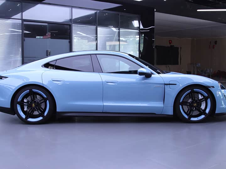 Фото 3 - Porsche Taycan