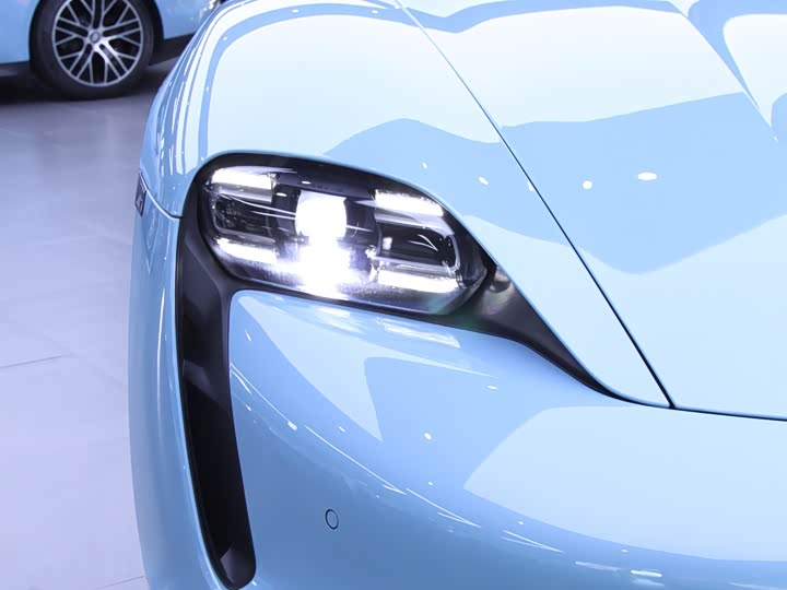 Фото 4 - Porsche Taycan