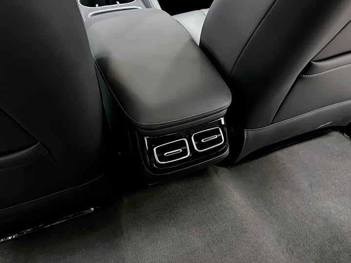 Фото 18 - Roewe D7