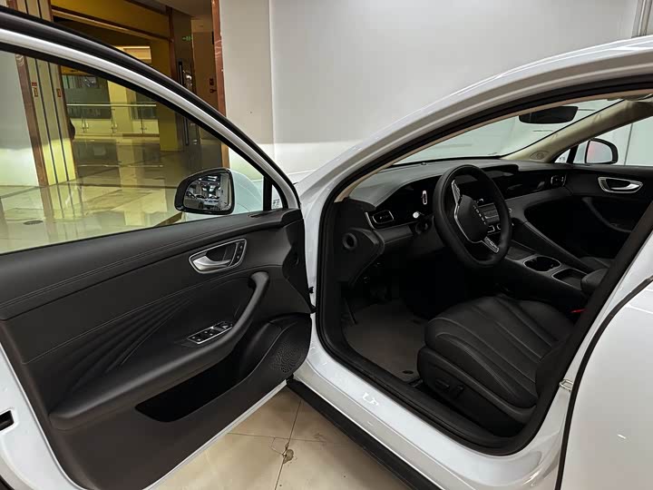 Фото 8 - Roewe D7