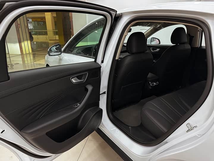 Фото 9 - Roewe D7