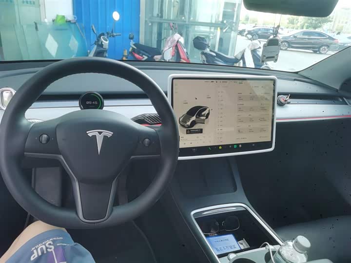 Фото 10 - Tesla Model Y