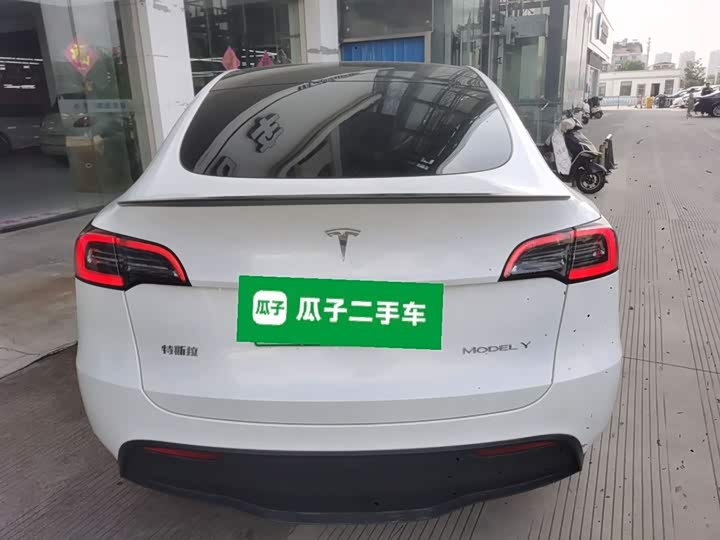 Фото 6 - Tesla Model Y