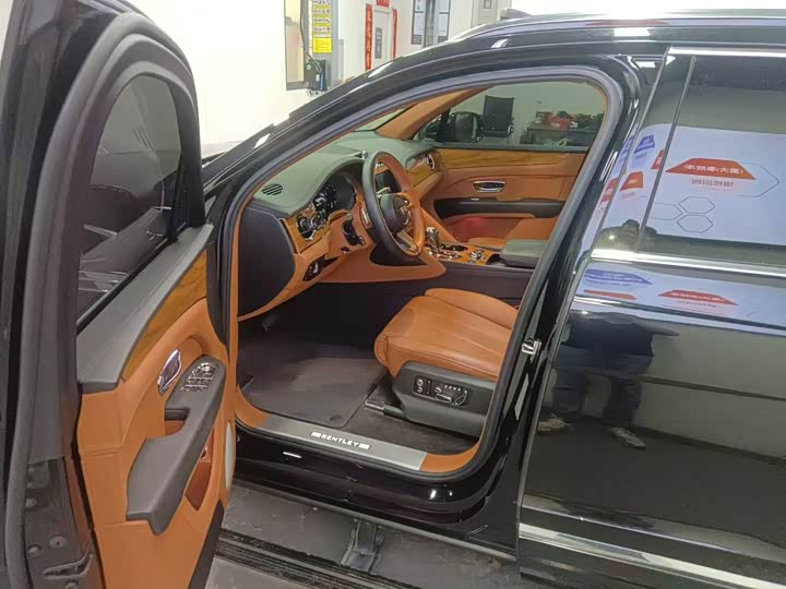 Фото 7 - Bentley Bentayga