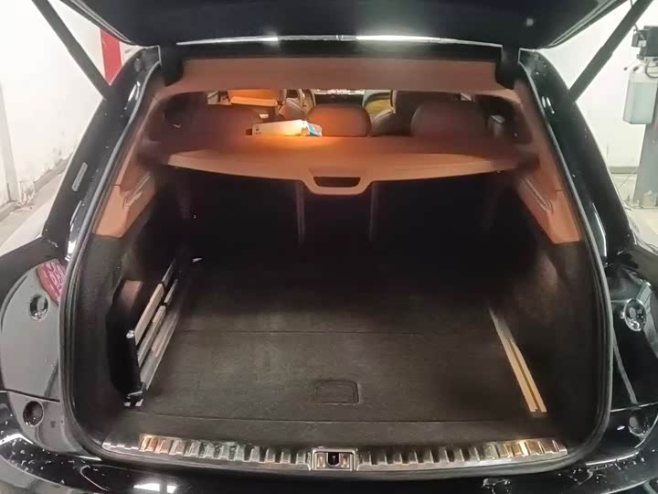 Фото 9 - Bentley Bentayga