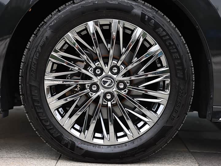 Фото 11 - Lexus LM