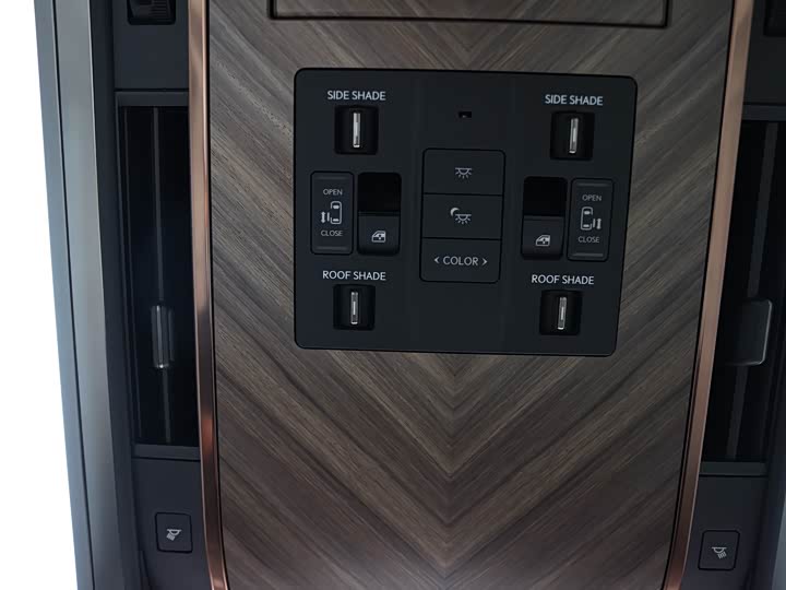 Фото 19 - Lexus LM