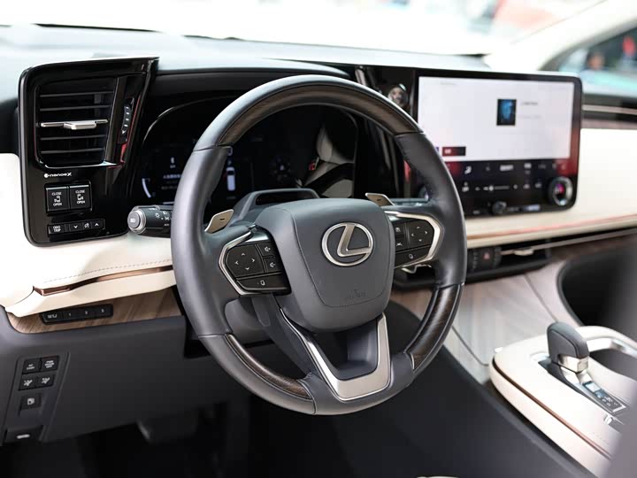 Фото 9 - Lexus LM