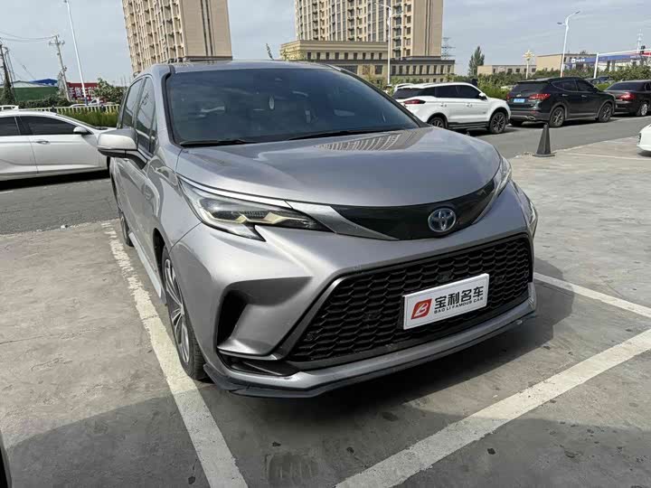 Фото 2 - Toyota Granvia