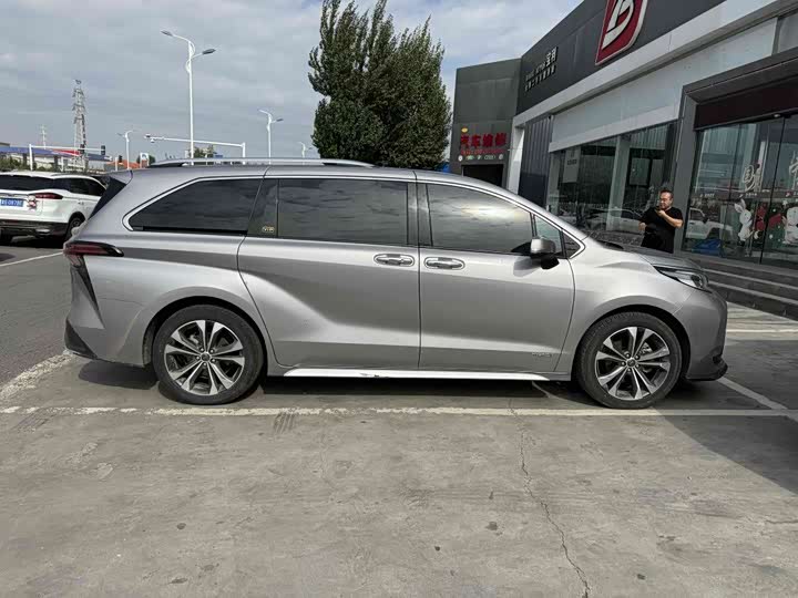 Фото 4 - Toyota Granvia