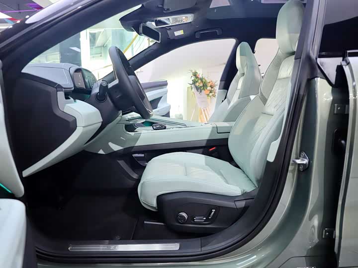 Фото 12 - Zeekr 001