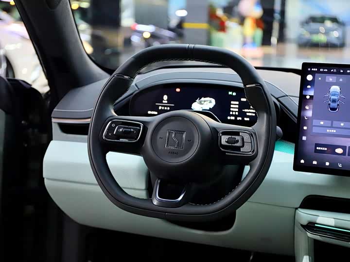 Фото 23 - Zeekr 001