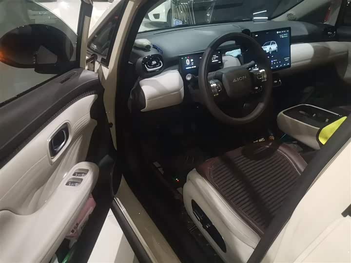 Фото 16 - GAC Aion UT