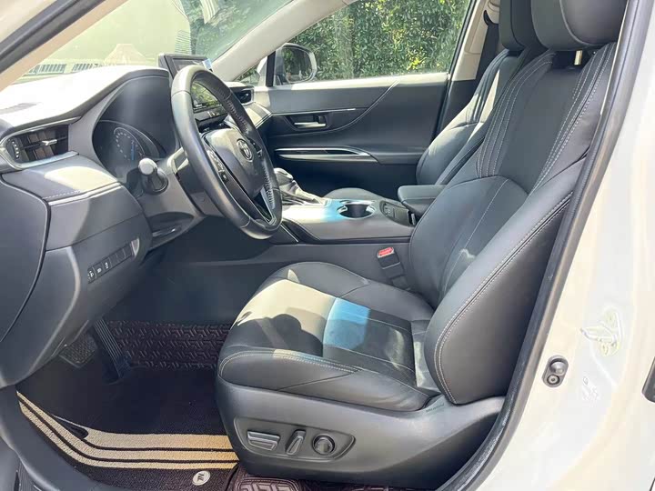 Фото 4 - Toyota Harrier