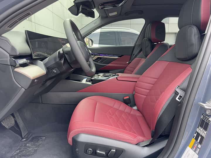 Фото 16 - BMW i5