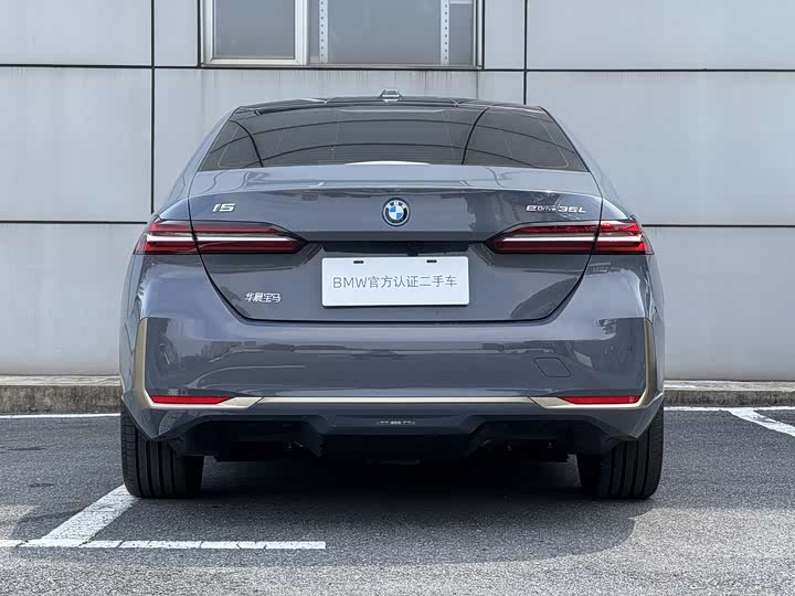 Фото 5 - BMW i5