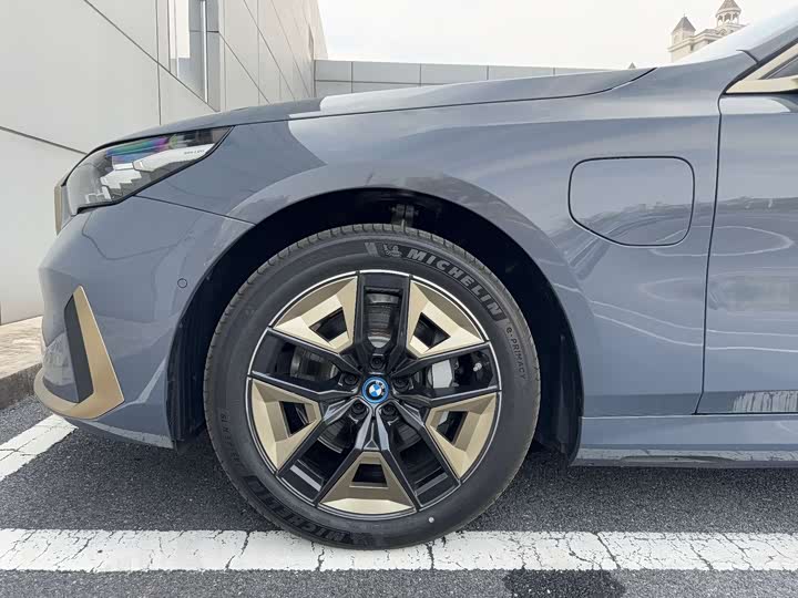 Фото 7 - BMW i5