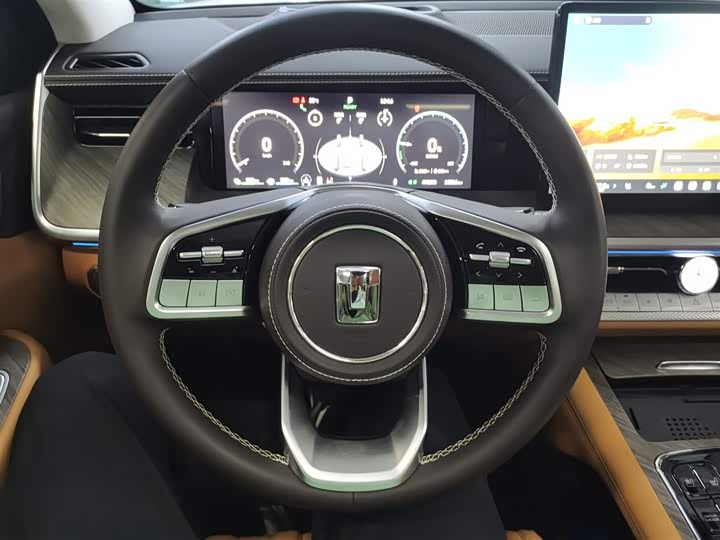 Фото 11 - Tank 500 Hybrid