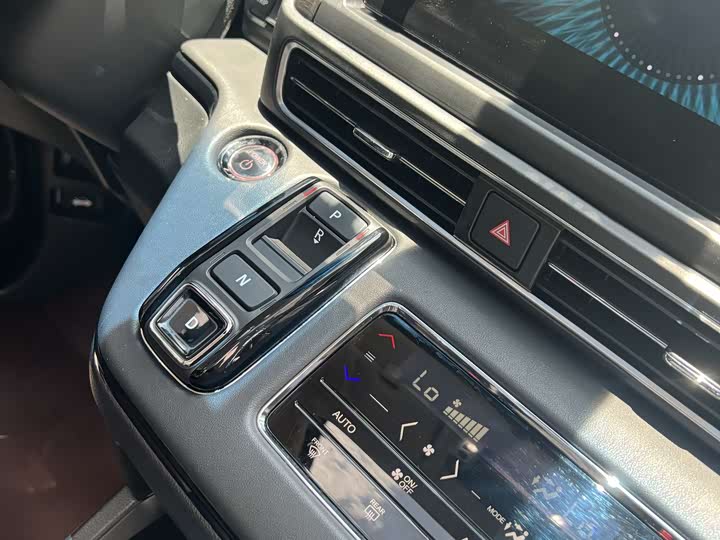 Фото 16 - Honda Elysion