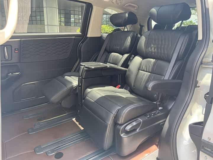 Фото 18 - Honda Elysion